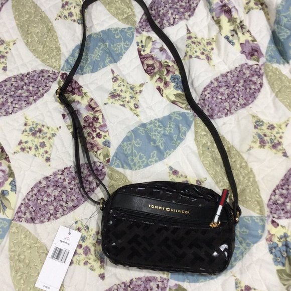Tommy Hilfiger Handbags - tommy hill-figure purse